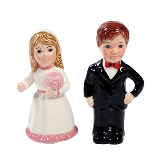 WEDDING COUPLE SALT AND PEPPER SHAKER - Picture 1 of 2